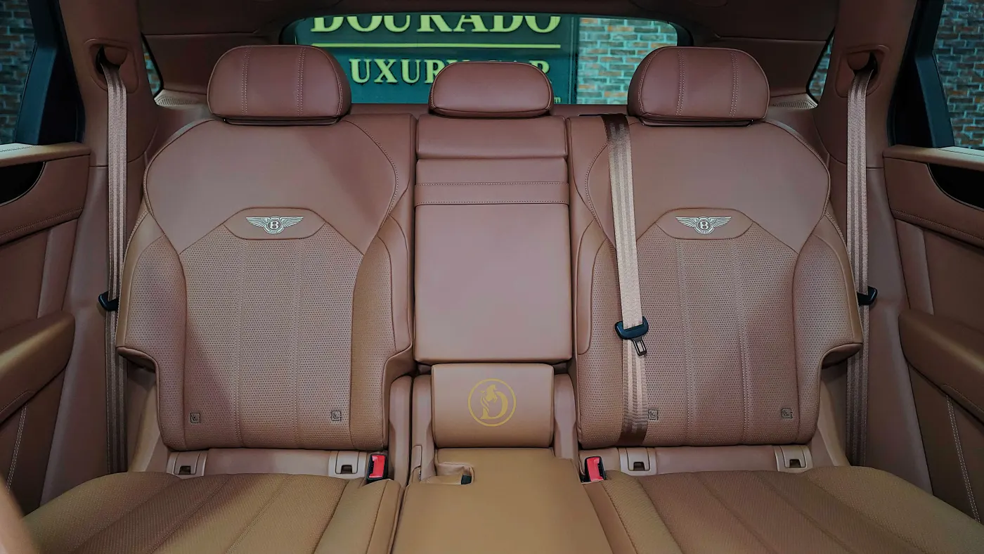 Bentley Bentayga photo 20