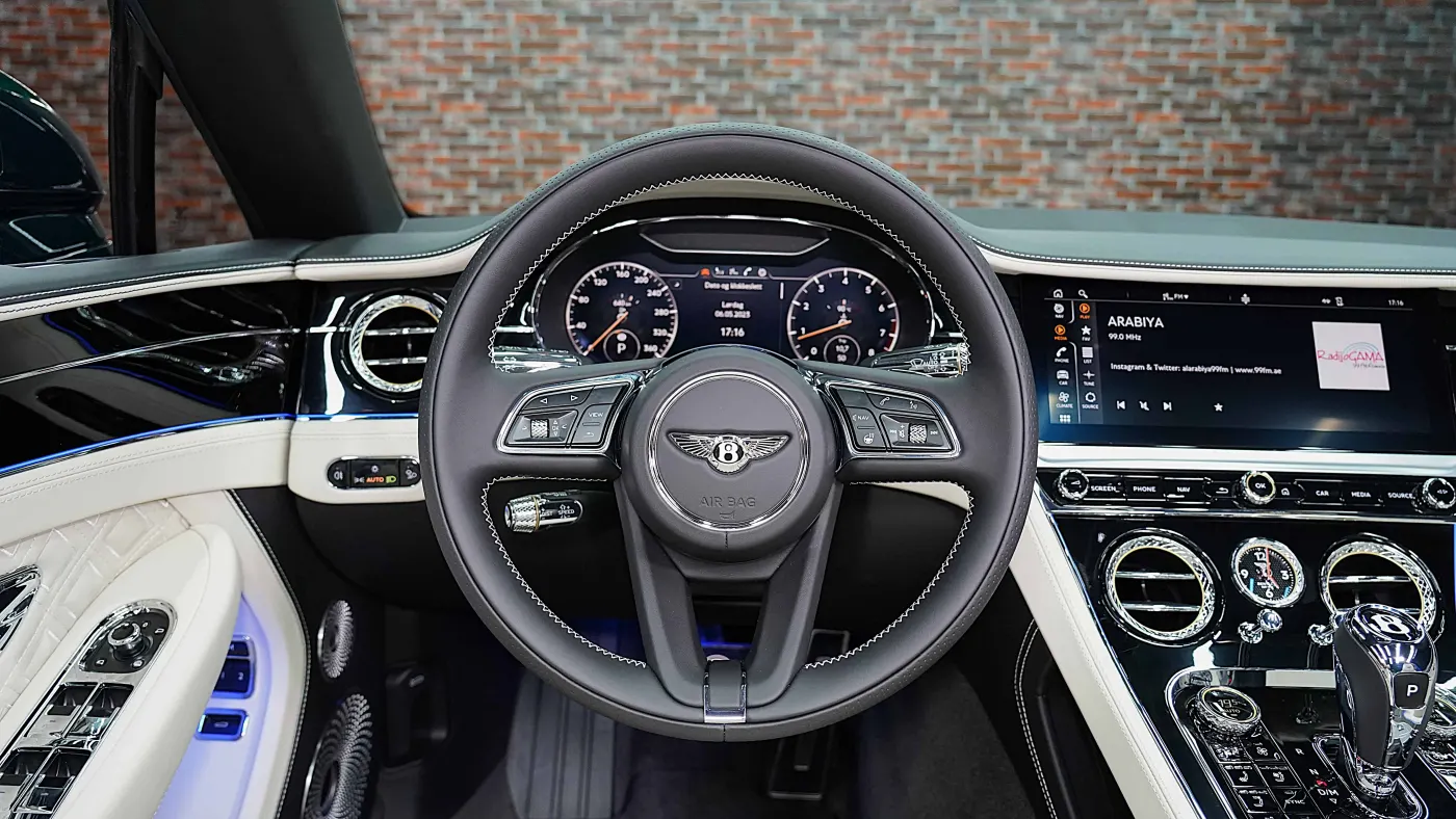 Bentley Continental GTC photo 13