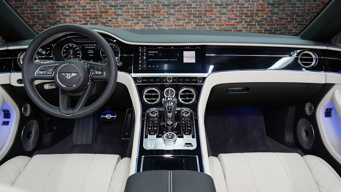 Bentley Continental GTC photo 15