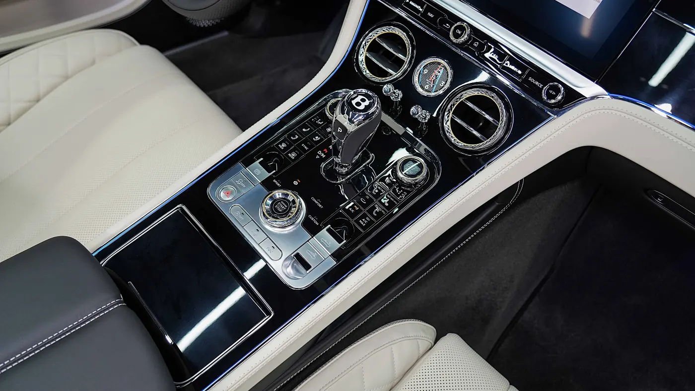 Bentley Continental GTC photo 18