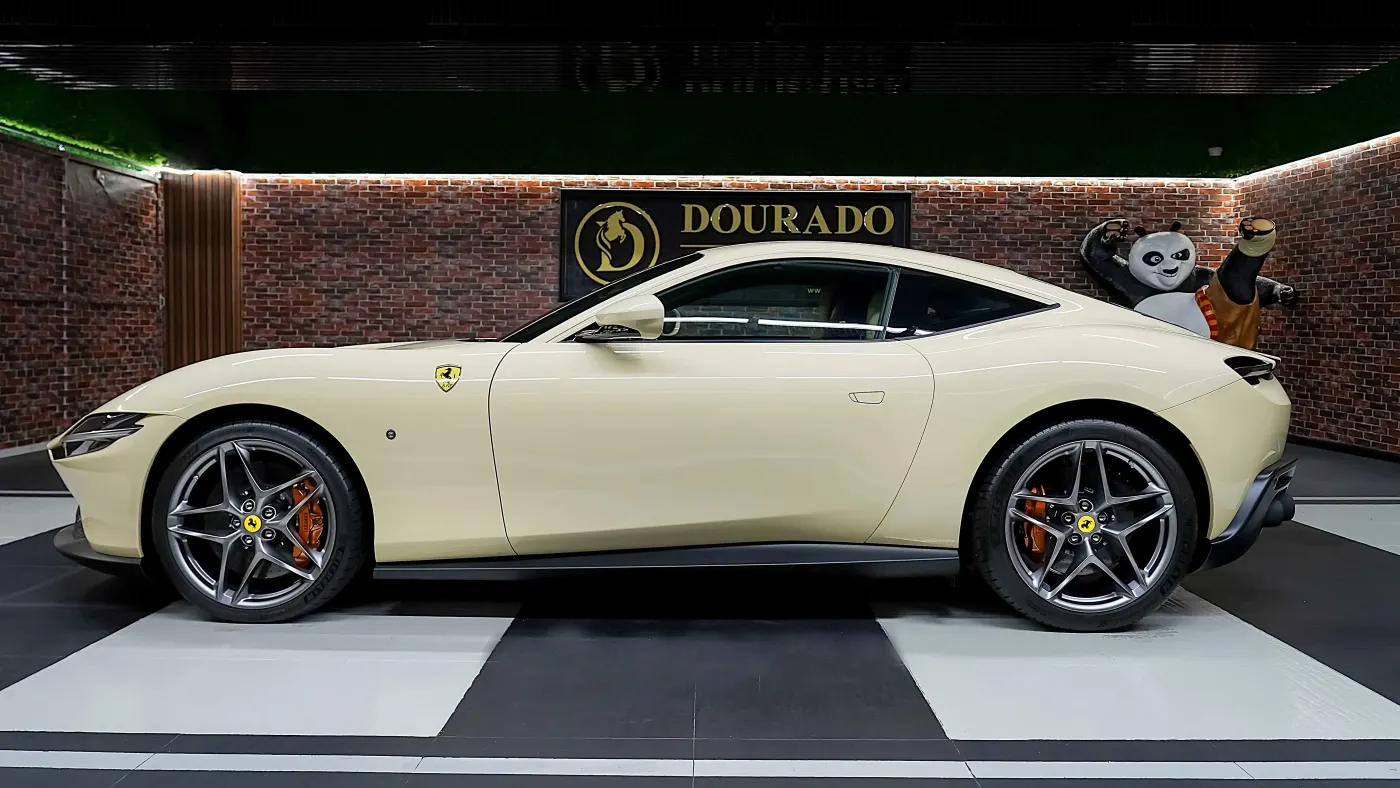 Ferrari Roma - 2022 Avorio Beige for Sale in Dubai