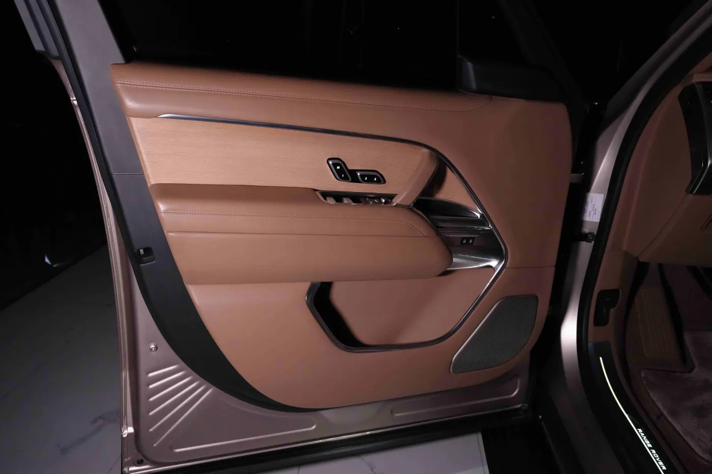 Land Rover Range Rover Aspen SVX Shadow Edition Onyx Concept | Long Wheelbase photo 18