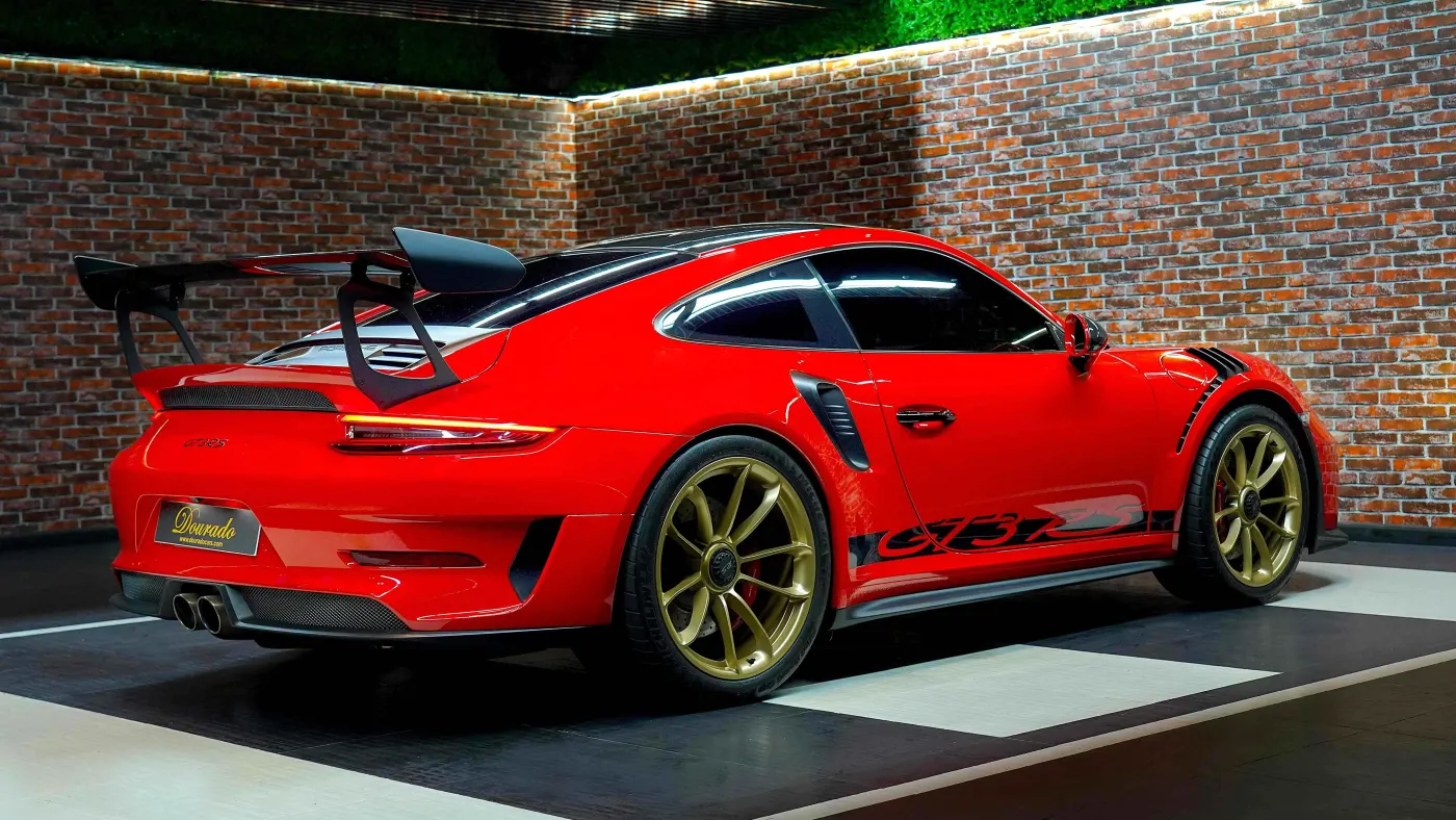 Purchase the Porsche 911 GT3 RS | Weissach RS Package
