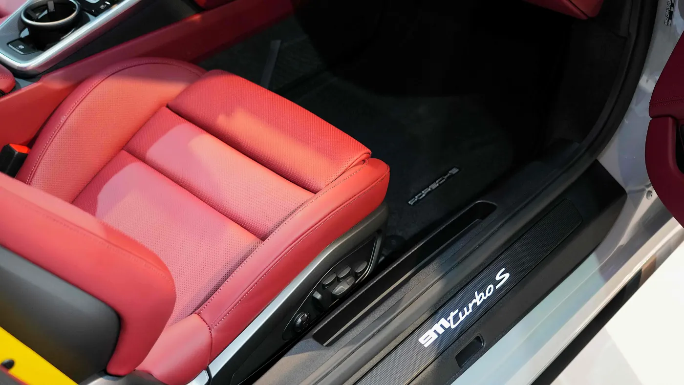 Porsche 911 Turbo S Cabriolet photo 19