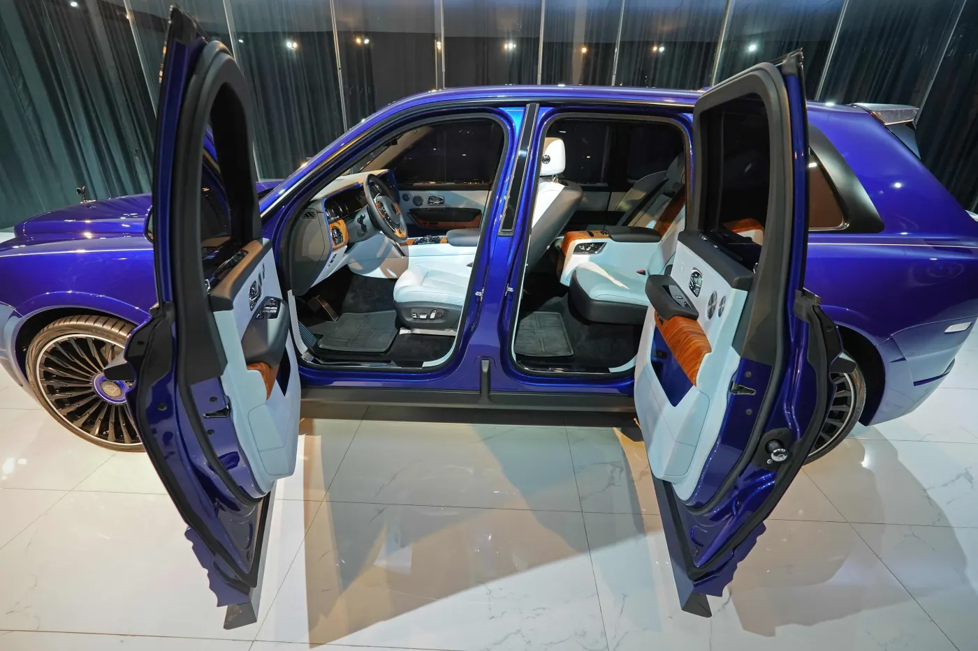 Rolls-Royce Cullinan by Onyx Concept | Deep Salamanca Blue photo 20
