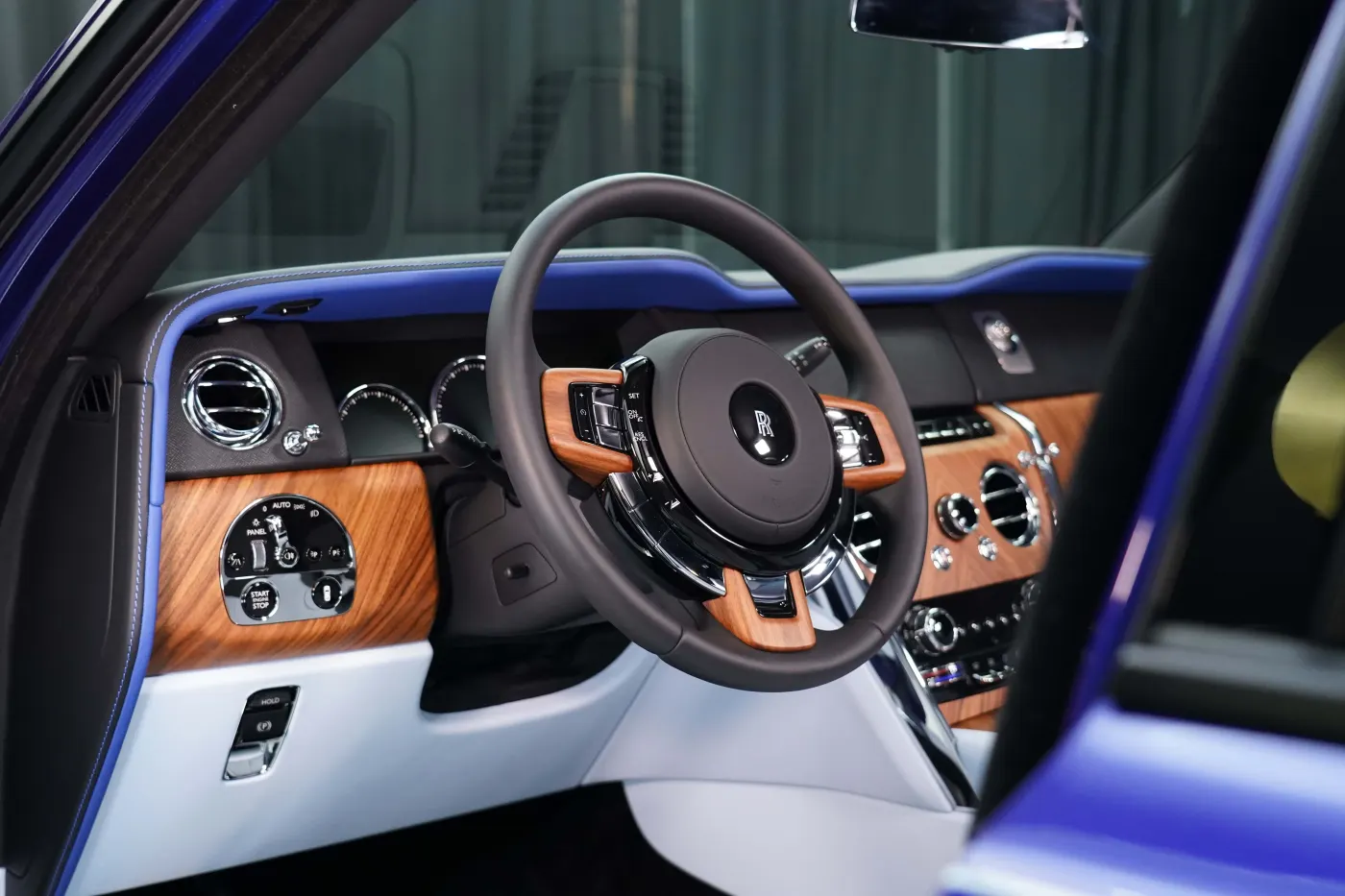 Rolls-Royce Cullinan by Onyx Concept | Deep Salamanca Blue photo 13