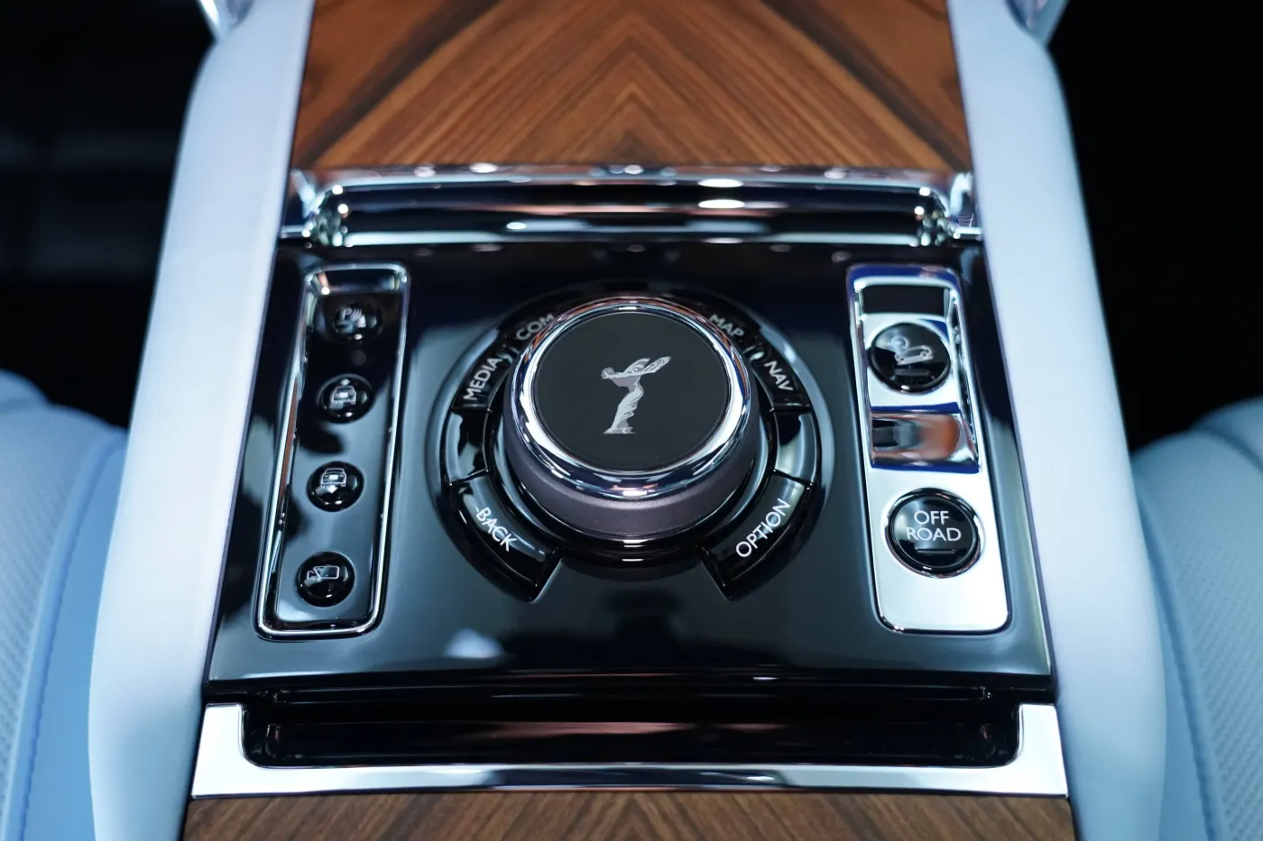 Rolls-Royce Cullinan by Onyx Concept | Deep Salamanca Blue photo 18