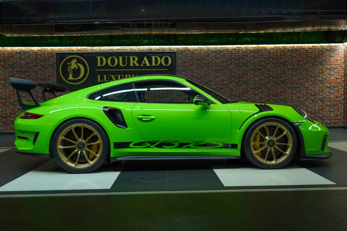 Buy the best Porsche 911 GT3RS | Weissach RS Package | 2019 | GCC SPEC