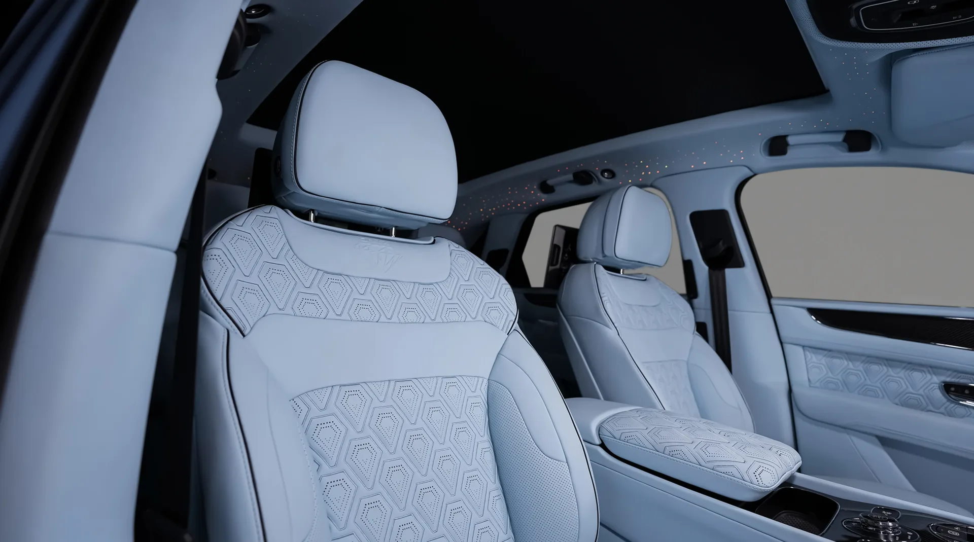 Purchase Bentley Bentayga S by Onyx Concept with exclusive custom styling in Dubai.
