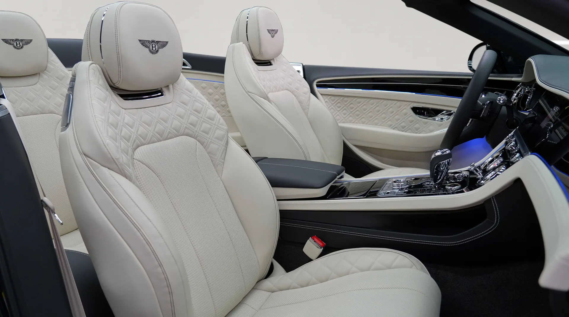Buy the modified Bentley Continental GTC by Onyx Concept with an aggressive bespoke design.