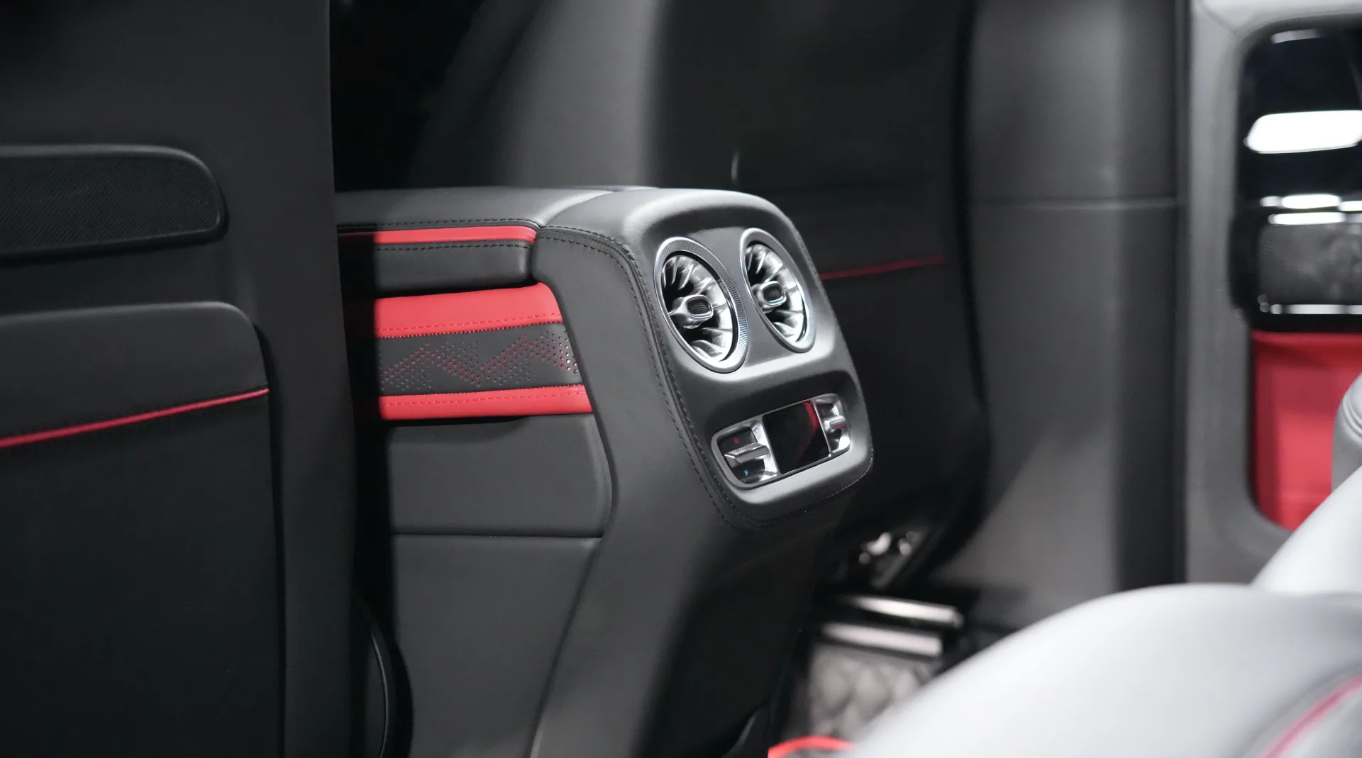 Get the G7X by Onyx Concept in Dubai, featuring an exclusive Magno Black finish, bespoke exterior enhancements, and a commanding presence.