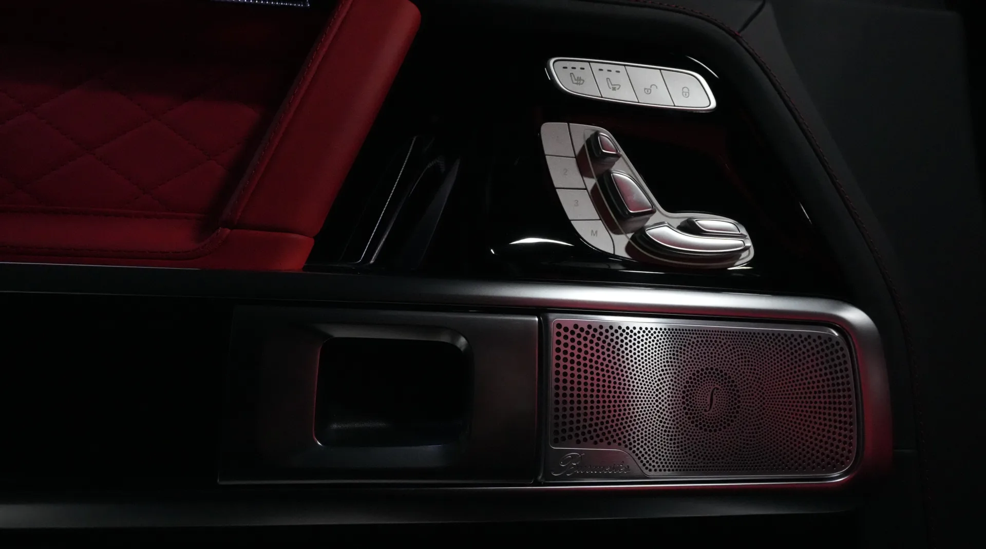 Purchase the Mercedes-Benz G63 AMG | Magno Black, powered by a V8 engine producing 577 HP.