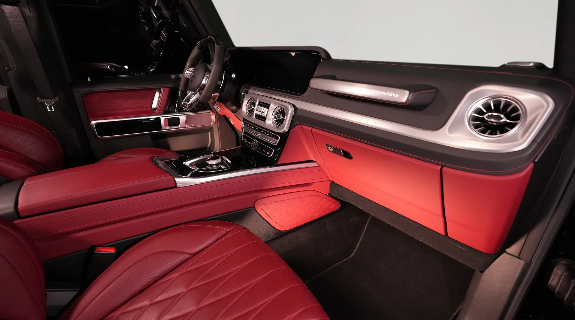 Get the Mercedes-Benz G63 AMG G7X Onyx Kit in Dubai, featuring distinctive exterior enhancements and bespoke detailing.