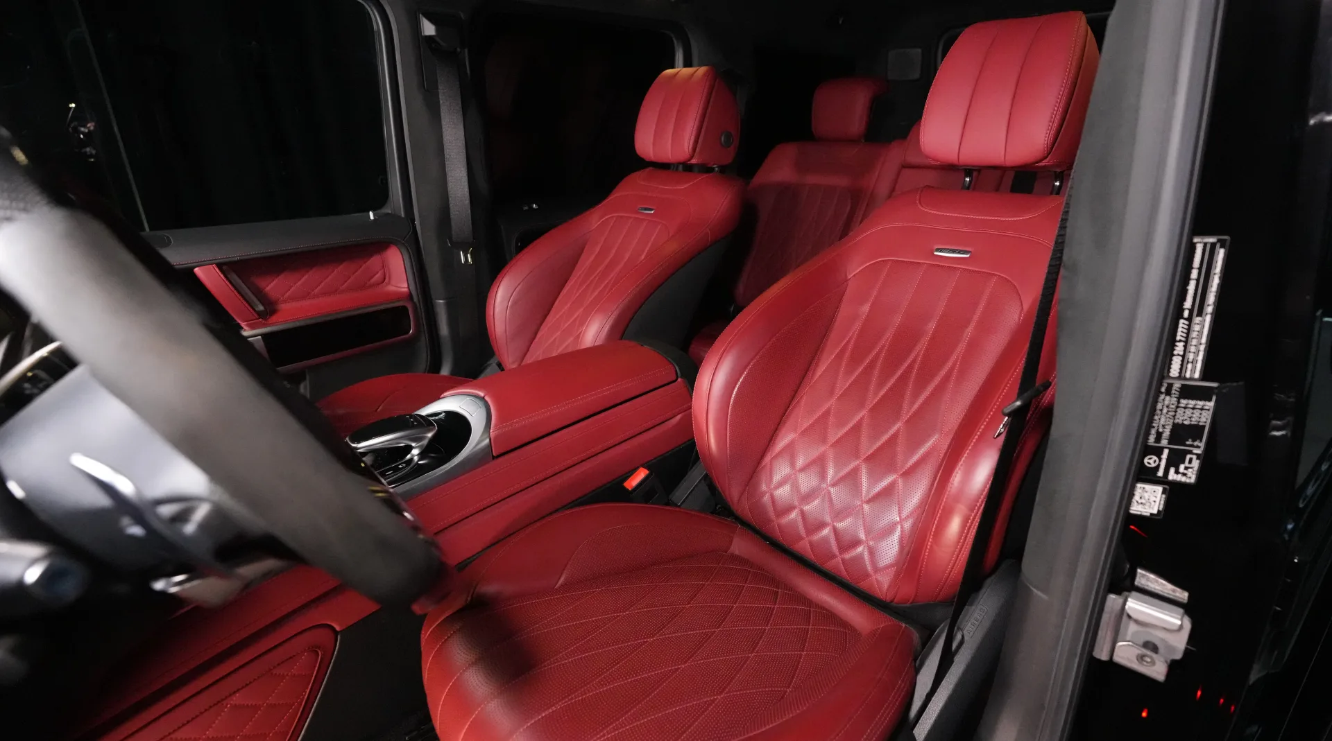 Own a G63 AMG transformed with the G7X Onyx Kit, combining aggressive design with sophisticated luxury.