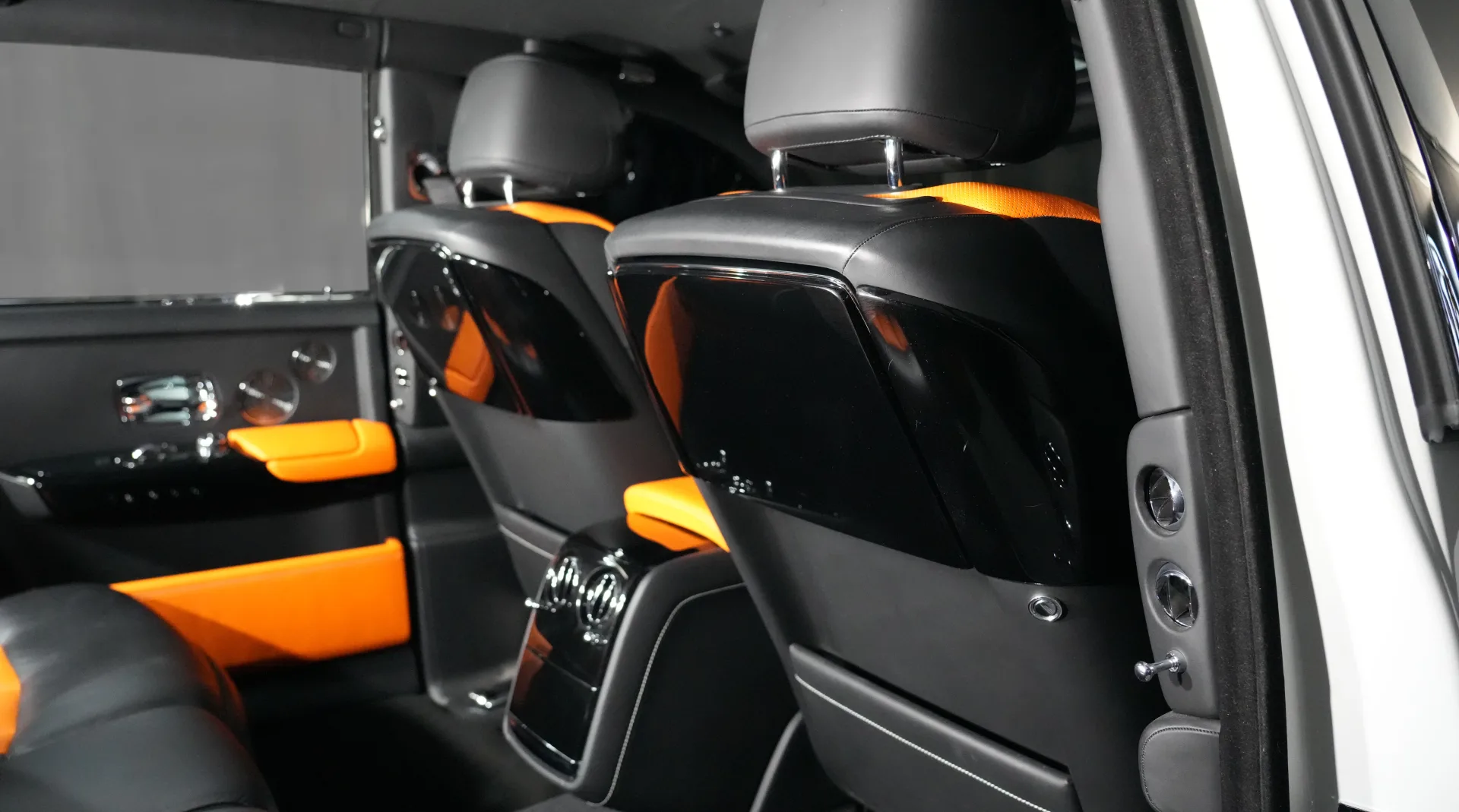 Buy the Rolls-Royce Phantom SPOFEC / NOVITEC Limited Edition | Diamond Black & English White, featuring a 685 HP V12 engine and Mandarin & Black interior.