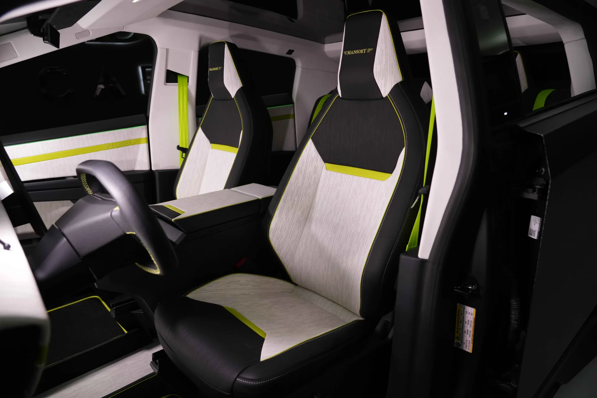 Tesla-Mansory CYBERBEAST Luxury Seats