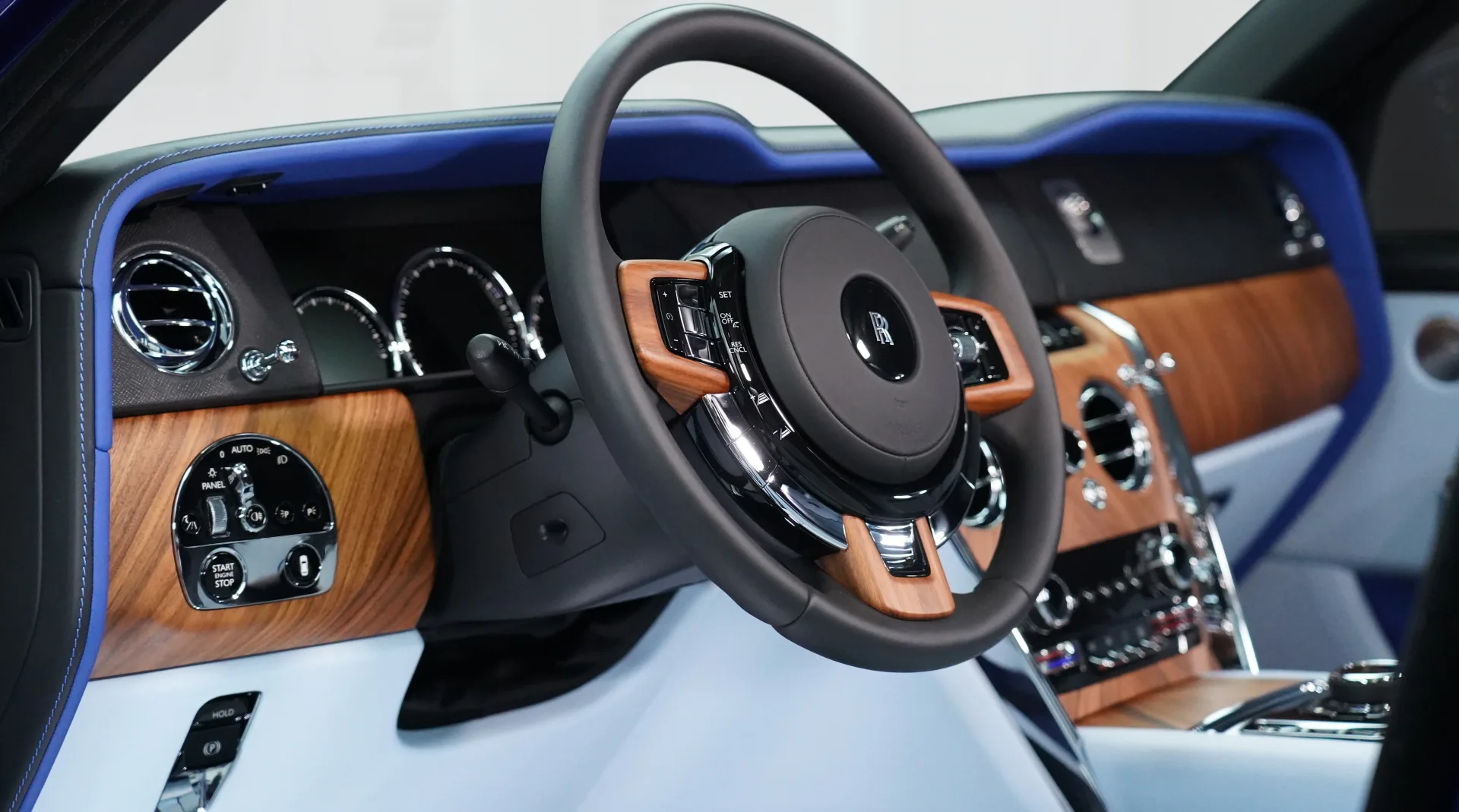 Rolls-Royce Cullinan by Onyx Concept | Deep Salamanca Blue photo 10