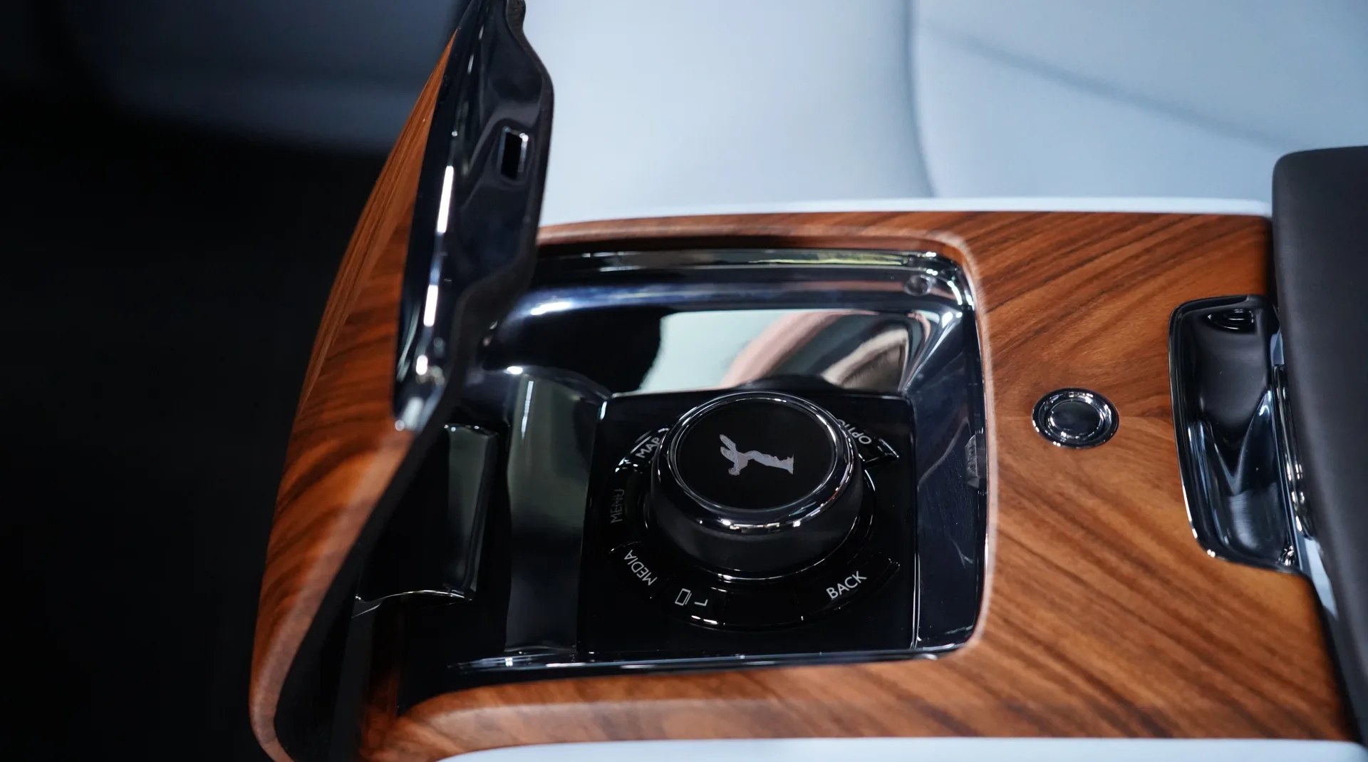 Rolls-Royce Cullinan by Onyx Concept | Deep Salamanca Blue photo 15