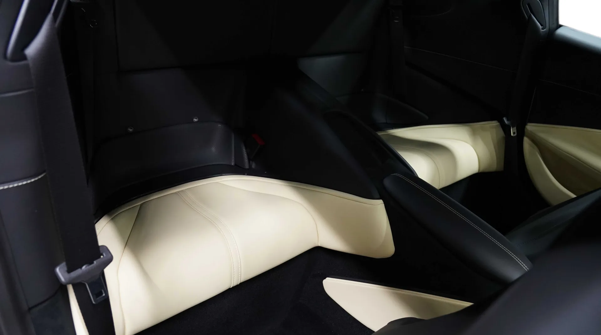 Buy 2022 Ferrari Roma in Avorio Beige luxury sports coupe