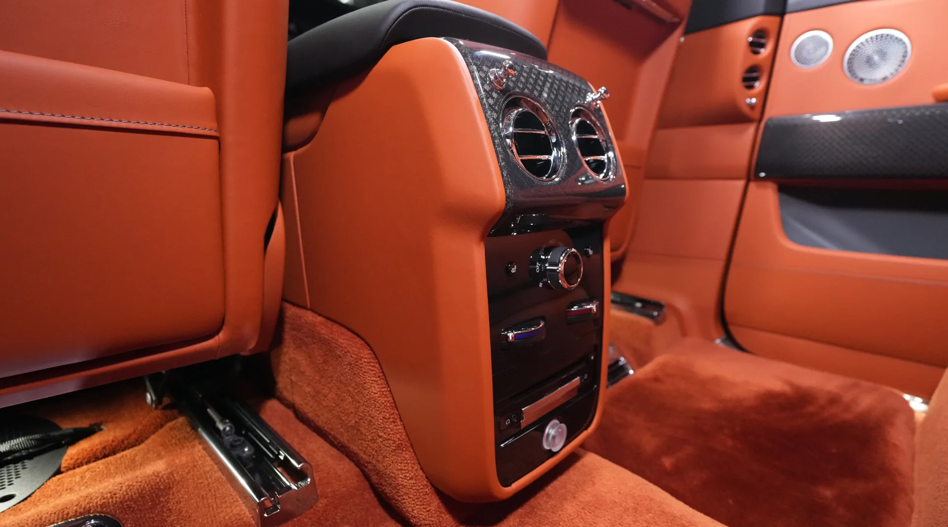 Buy a Rolls-Royce Cullinan Black Badge by Onyx Concept in Dubai