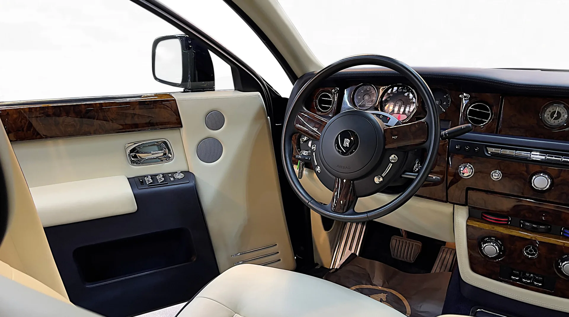 Buy Phantom Extended luxury sedan in Dubai