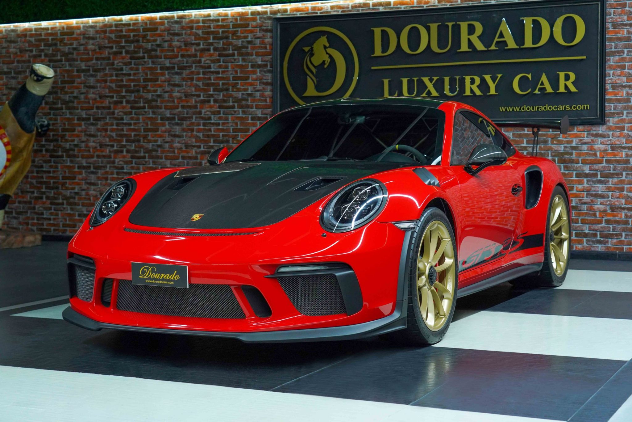 Porsche 911 GT3 Luxury Car : The Art of Performance - Dourado Luxury Car