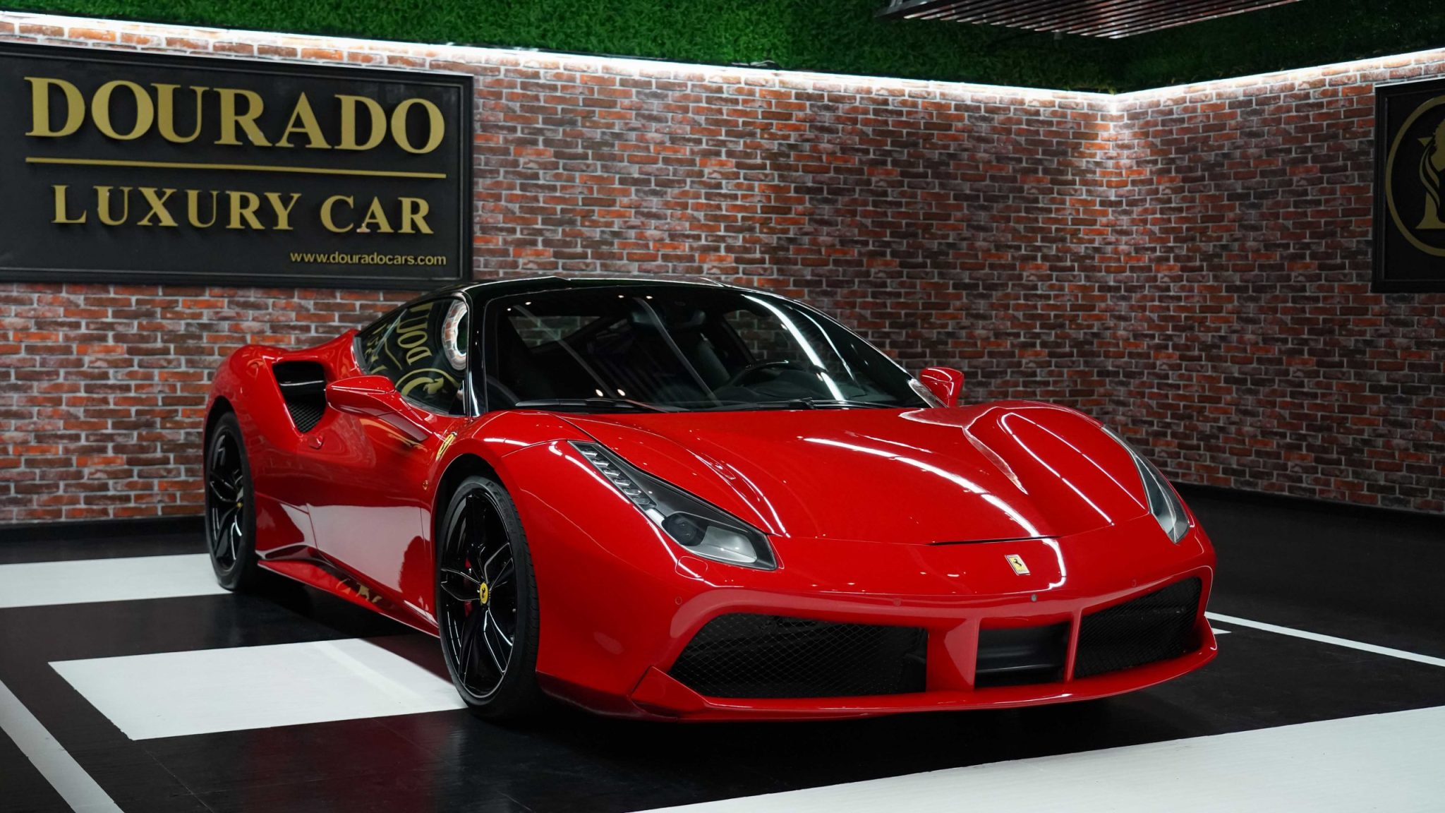 Ferrari 488 GTB F142M Red Rosso Corsa - Dourado Luxury Cars