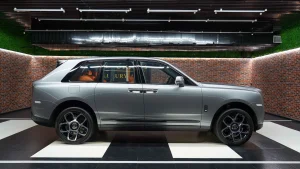 Rolls-Royce Cullinan in Jubilee Silver for Sale