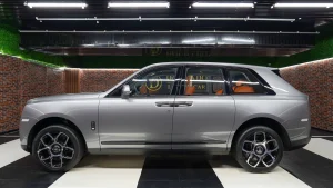 Rolls-Royce Cullinan in Jubilee Silver for Sale in Dubai