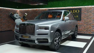 Rolls-Royce Cullinan in Jubilee Silver for Sale in UAE