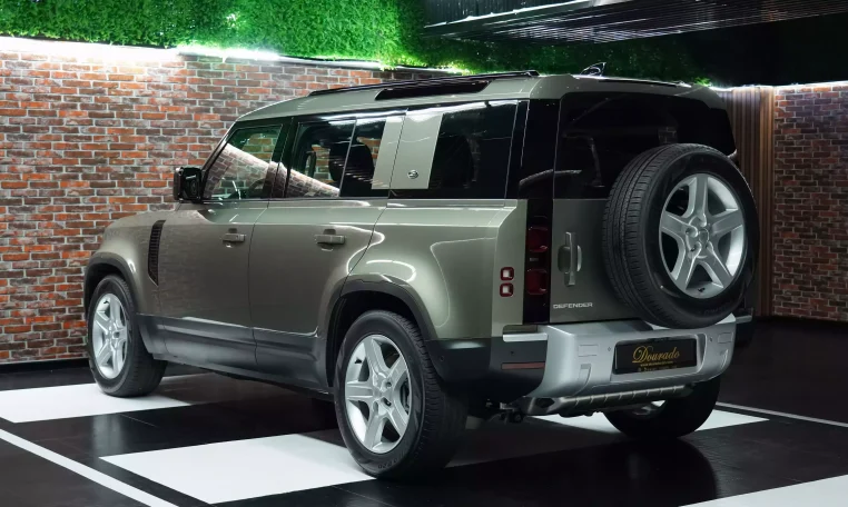 2023 Land Rover Defender P400 SE: Luxury in Elegant Green
