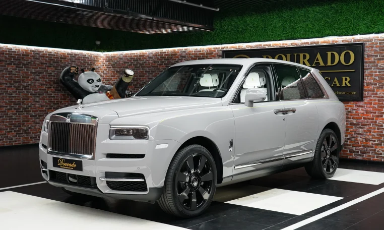 Certified Pre-Owned 2020 Rolls-Royce Cullinan Silver Badge SUV in New York  #U19660