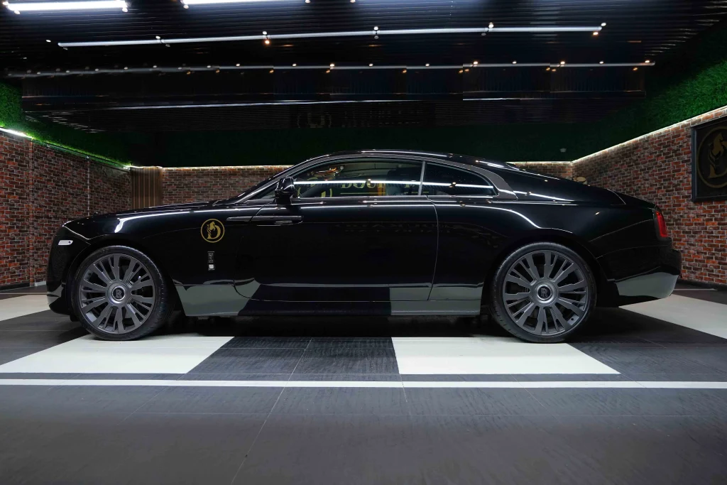 Black Badge Rolls Royce Wraith : A Fusion of Power and Elegance