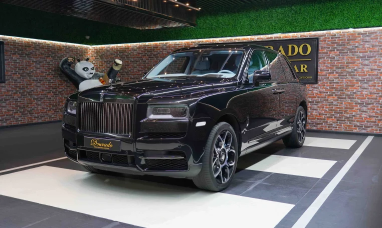 Rolls Royce Cullinan in Black for Sale in Dubai