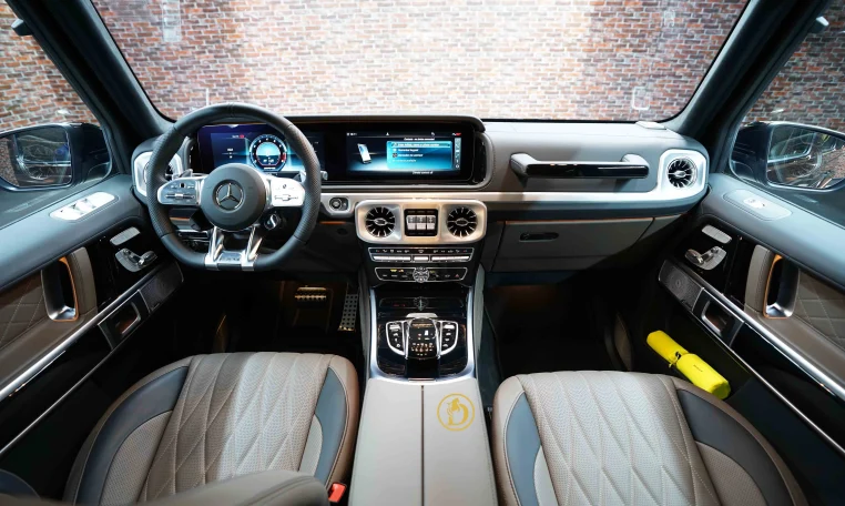 Dourado Luxury Car