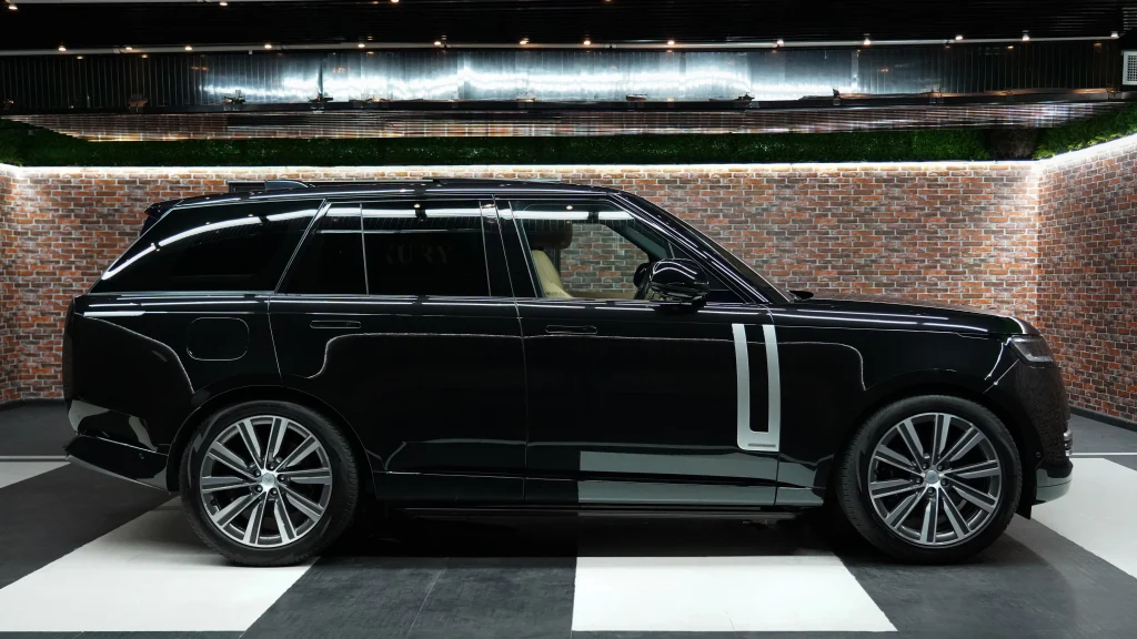 Range Rover Vogue HSE P530 : The Perfect Fusion of Sportiness and Luxury