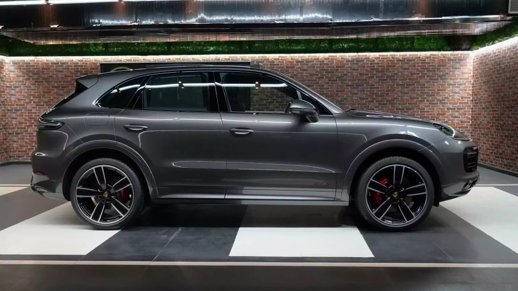 Macan Dubai : Unveiling the Charms of Dubai’s Coastal Roads with Precision