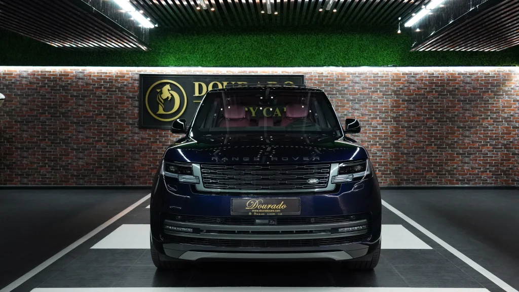Range Rover Vogue HSE P530 : The Intersection of Power, Luxury, and Innovation