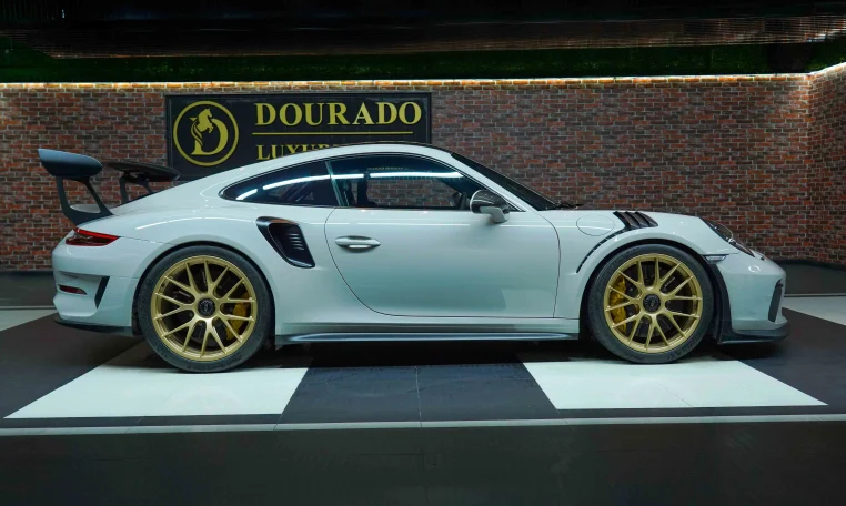 Porsche 911 GT3 RS Luxury Car for Sale in Dubai