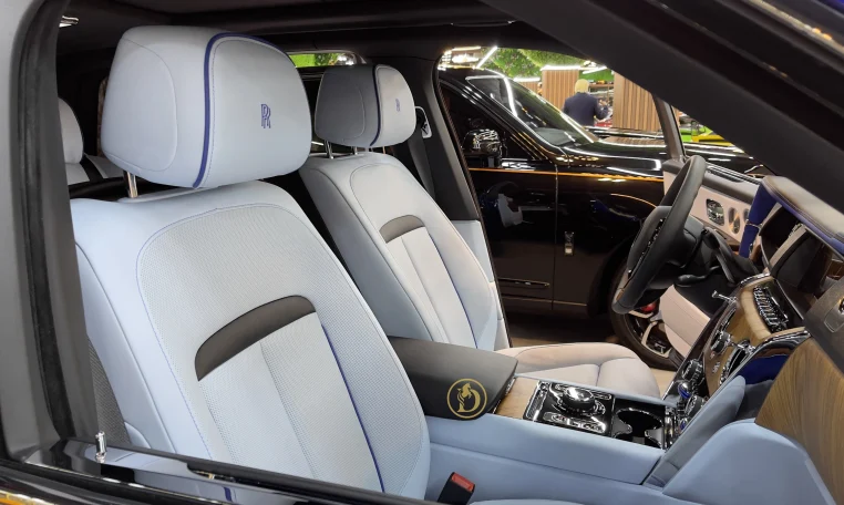 Rolls Royce Cullinan 2019 in Blue for Sale in UAE