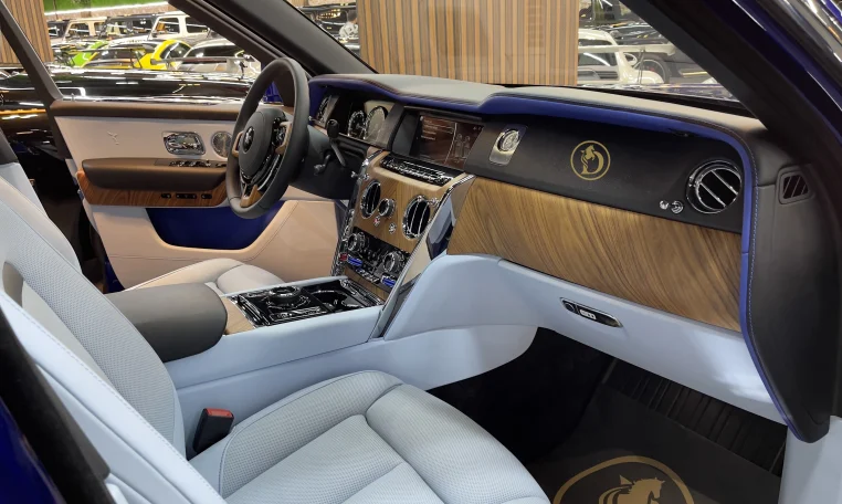 Rolls Royce Cullinan 2019 in Blue Super Car for Sale in Dubai