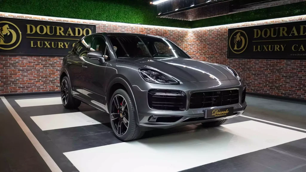 Porsche Car : Dynamic and Daring