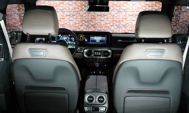 Dourado Luxury Car