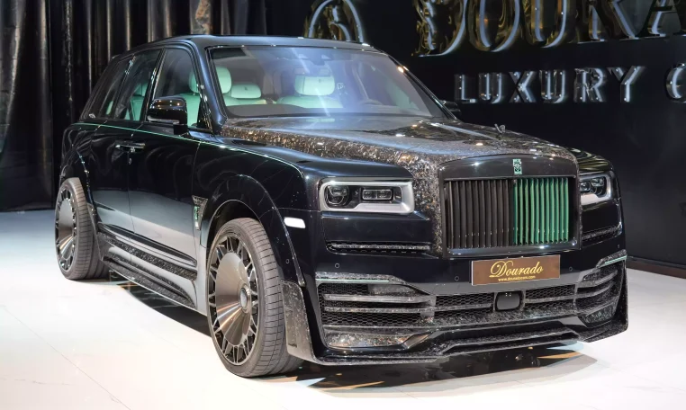 Rolls Royce Cullinan Onyx Concept in Diamond Black for Sale