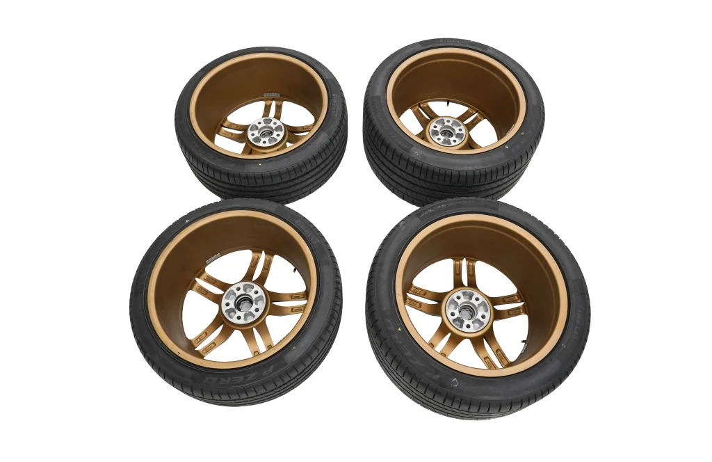 Ferrari 812 Tyres (Pirelli) + Rims Set Bronze OEM 324158 324159 for sale in dubai-1