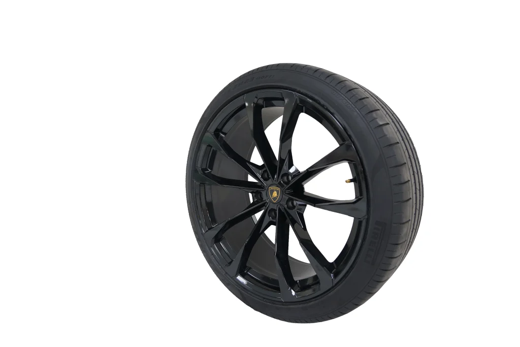 Lamborghini Urus Pirelli Tyres 23 Inch for sale in dubai-3