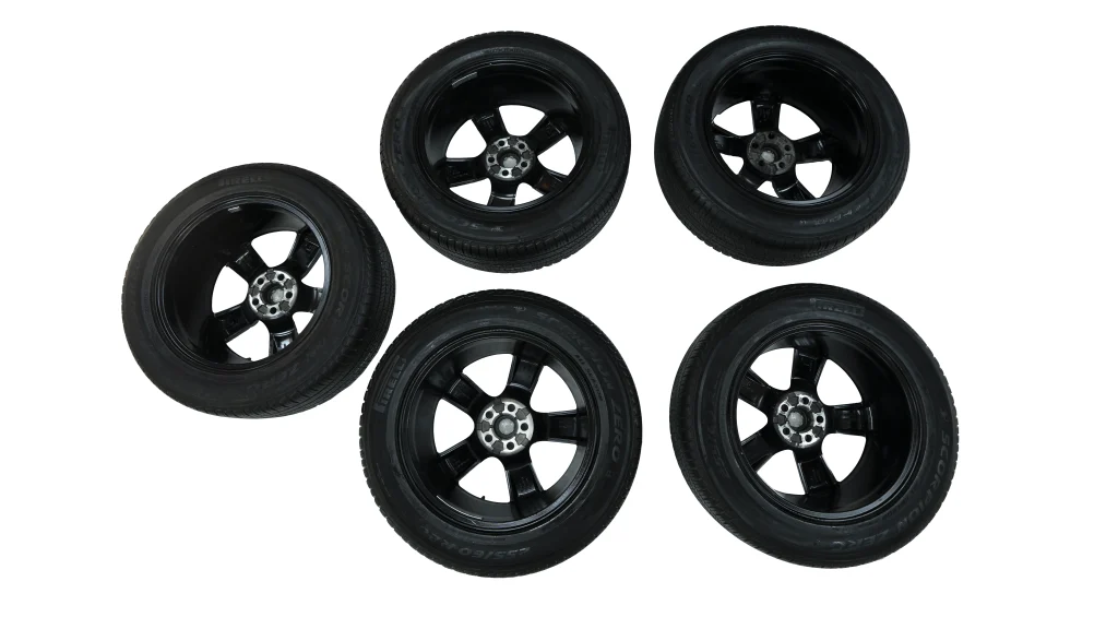 Land Rover Pirelli Tyres Defender Set Black & Blue OEM L8B2-1007-HA for sale in dubai-1