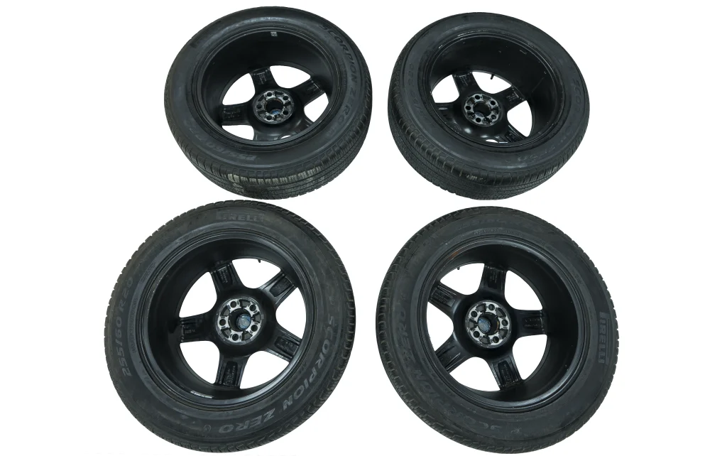 Land Rover Pirelli Tyres Defender Set Black & Blue OEM L8B2-1007-JA for sale in dubai