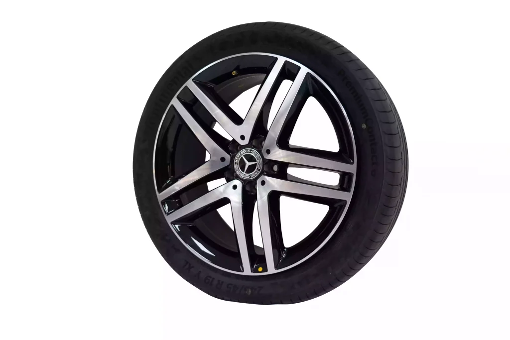 Mercedes Benz V-Class W447 19 inch Rims with Continental Tyres White OEM A4474014500 for sale in dubai-4