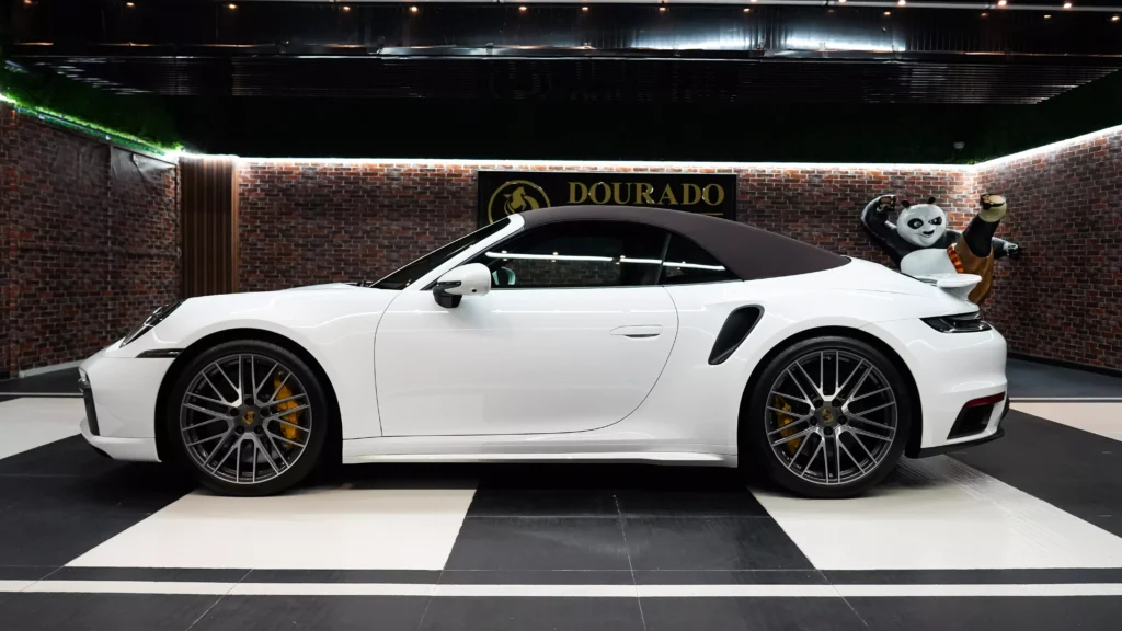 Porsche 911 Targa 4 GTS : Precision Crafted for the Ultimate Experience